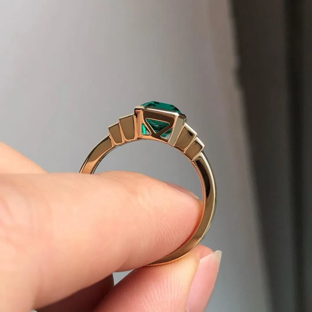 /public/photos/live/Estate Five Diamond Green Emerald Moissanite Ring 512 (1).webp